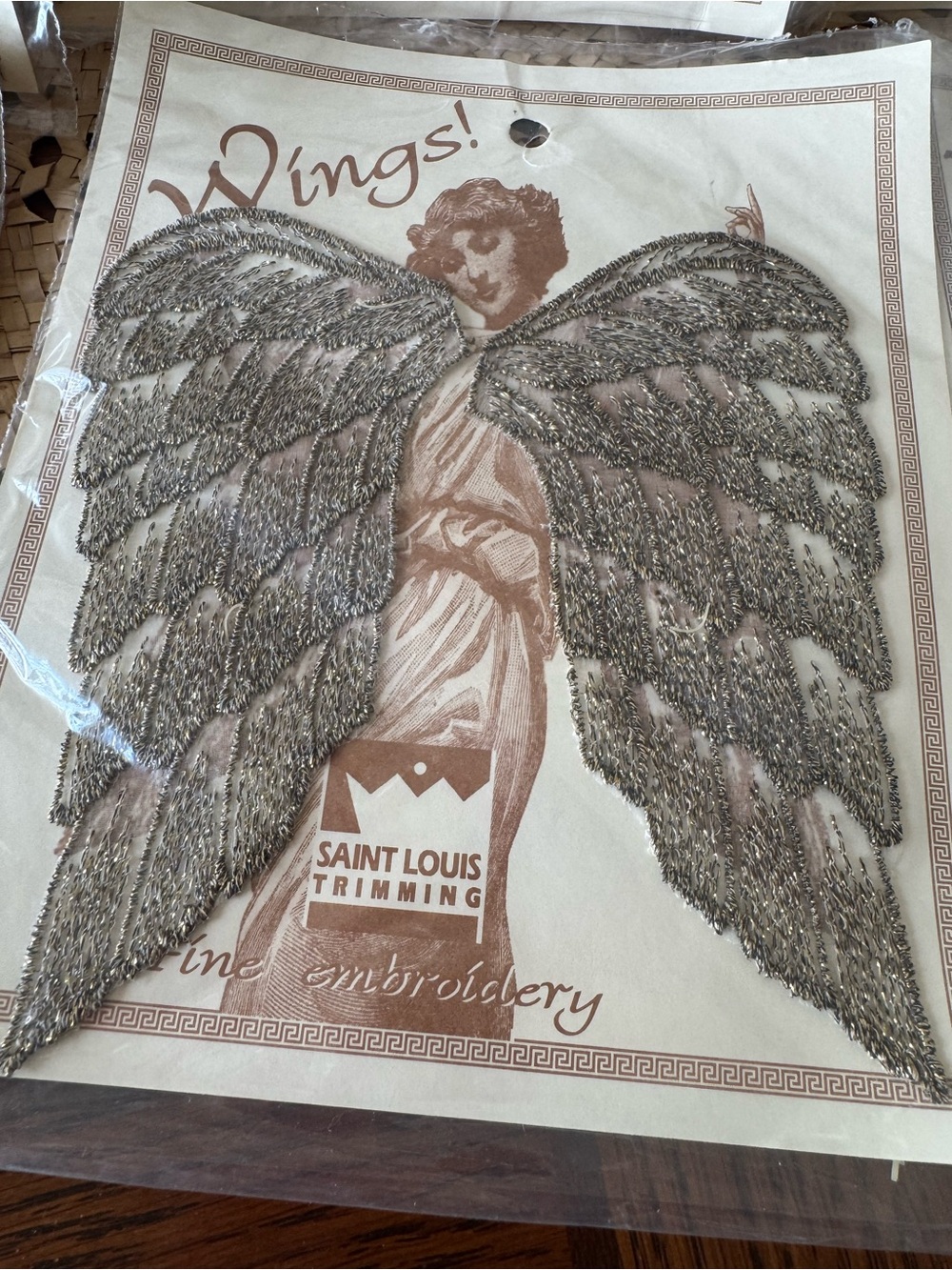 8X Vintage Angel Wings Embroidered 1996 St Louis Trimming NEW Craft Gold Black - Picture 3 of 6